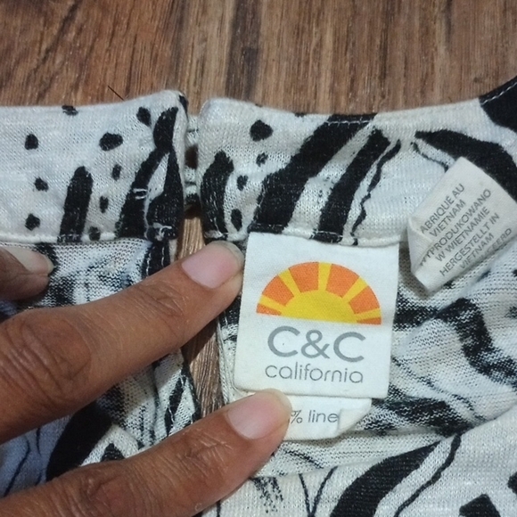 C&C California Black and White Abstract Tank Top - Picture 3 of 4